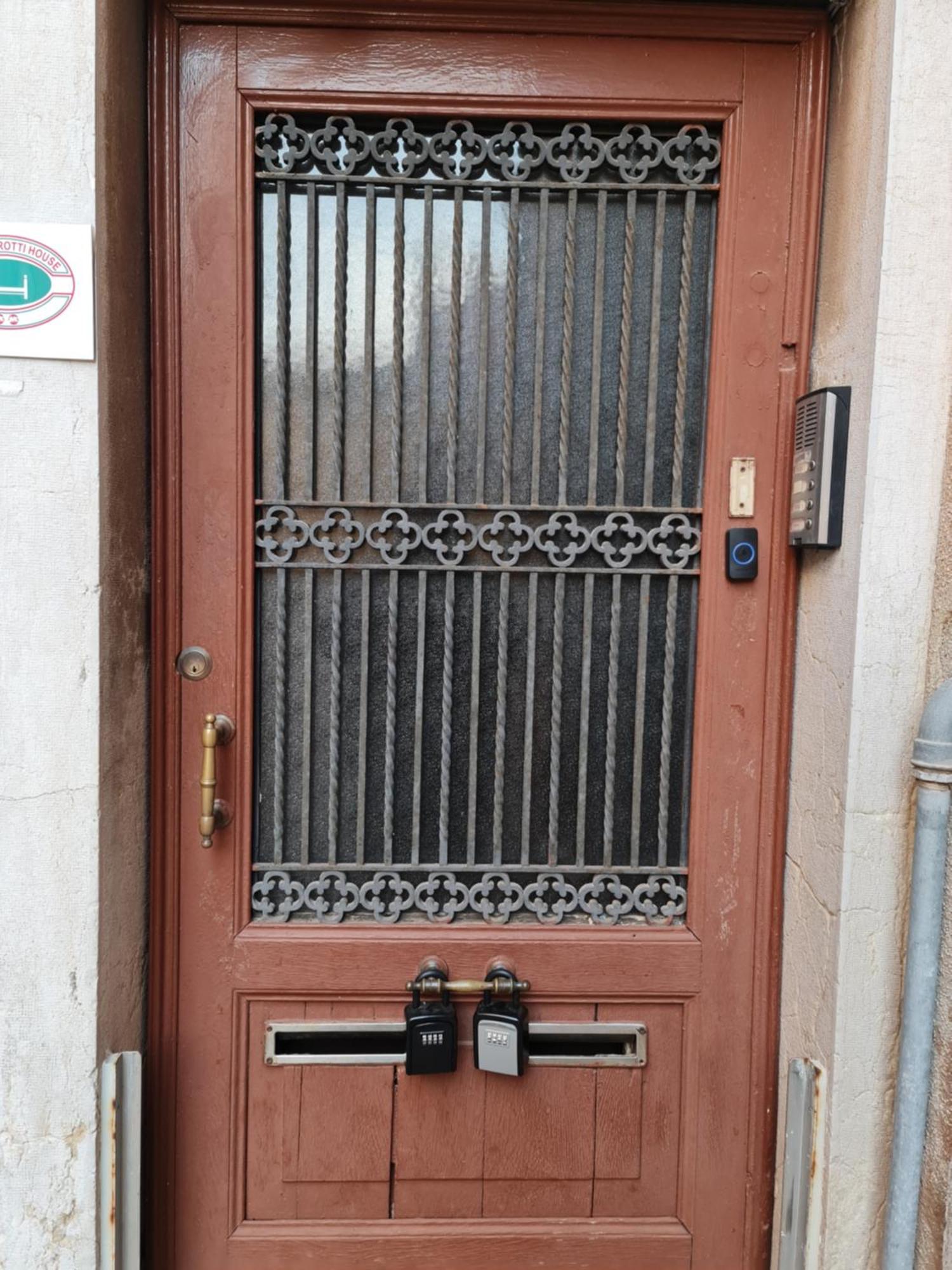 Pavarotti Venice Luaran gambar